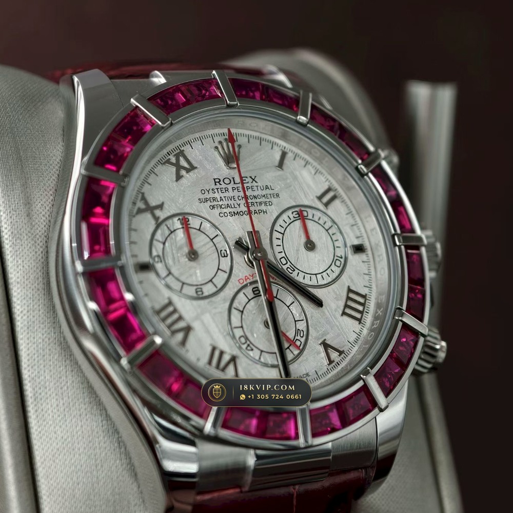 Rolex Cosmograph Daytona Off-Catalogue Baguette Ruby Bezel & Meteorite Dial 18K White Gold Ref. 116589SALV — Private Vault Edition — Studio Gallery Plate III in 18K White Gold Au750 (160.3g Verified Mass, Rolex Manufacture Cal. 4130 - 72h Power Reserve)