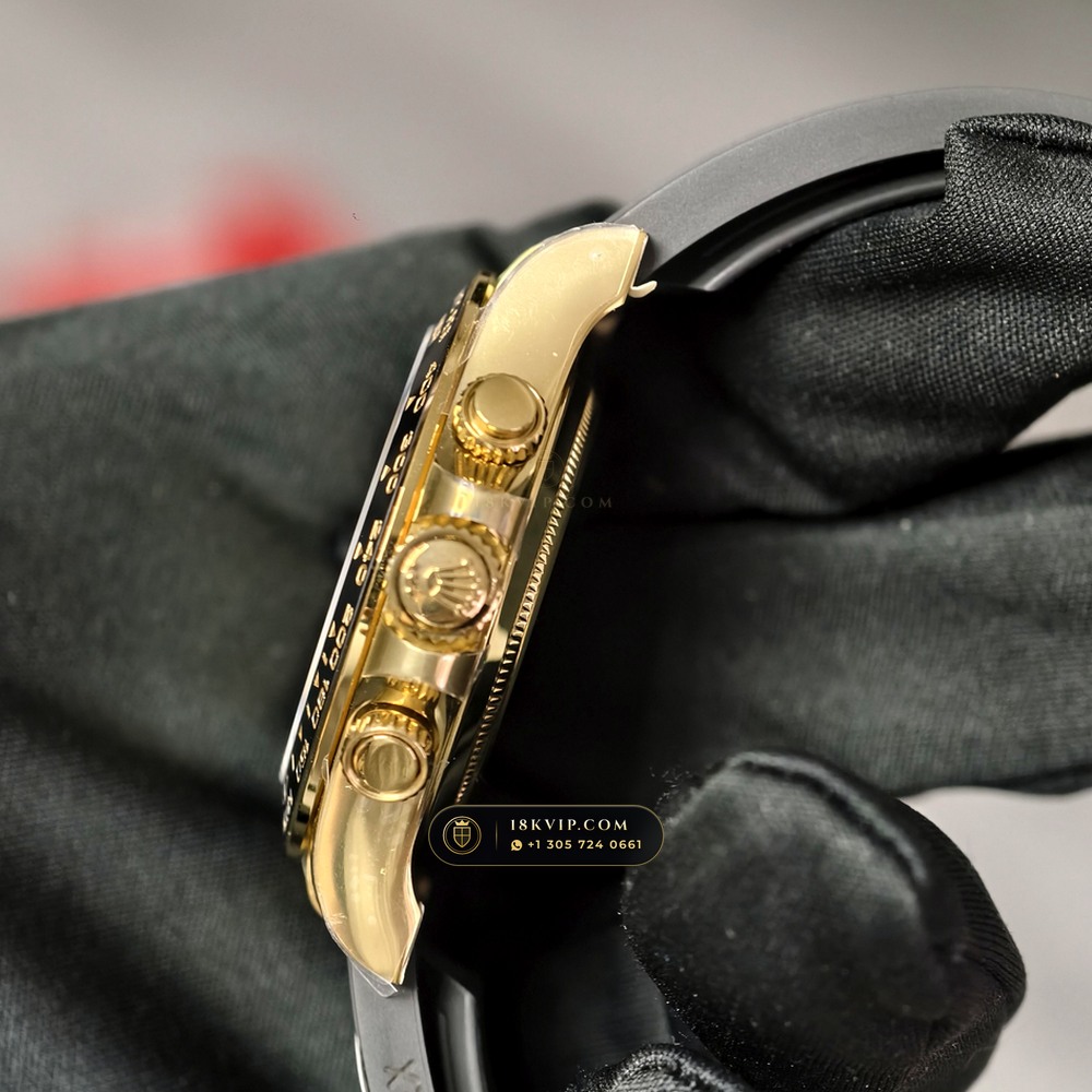 Rolex Cosmograph Daytona 18K Yellow Gold Deep Crystal Optics Ref. 126518LN — Private Vault Edition — Studio Gallery Plate VI in 18K Yellow Gold Au750 (160.7g Verified Mass, Rolex Manufacture Cal. 4131 - 72h Power Reserve)