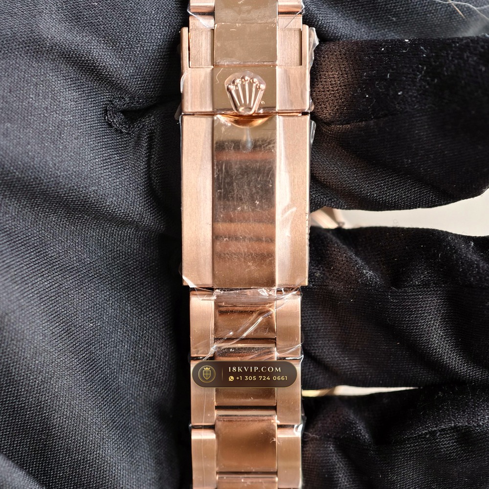 Rolex Cosmograph Daytona 18K Everose Gold Chronometer Regulated Spec Ref. 126505 — Private Vault Edition — Studio Gallery Plate X in 18K Rose Gold Au750 (216.6g Verified Mass, Rolex Manufacture Cal. 4131 - 72h Power Reserve)