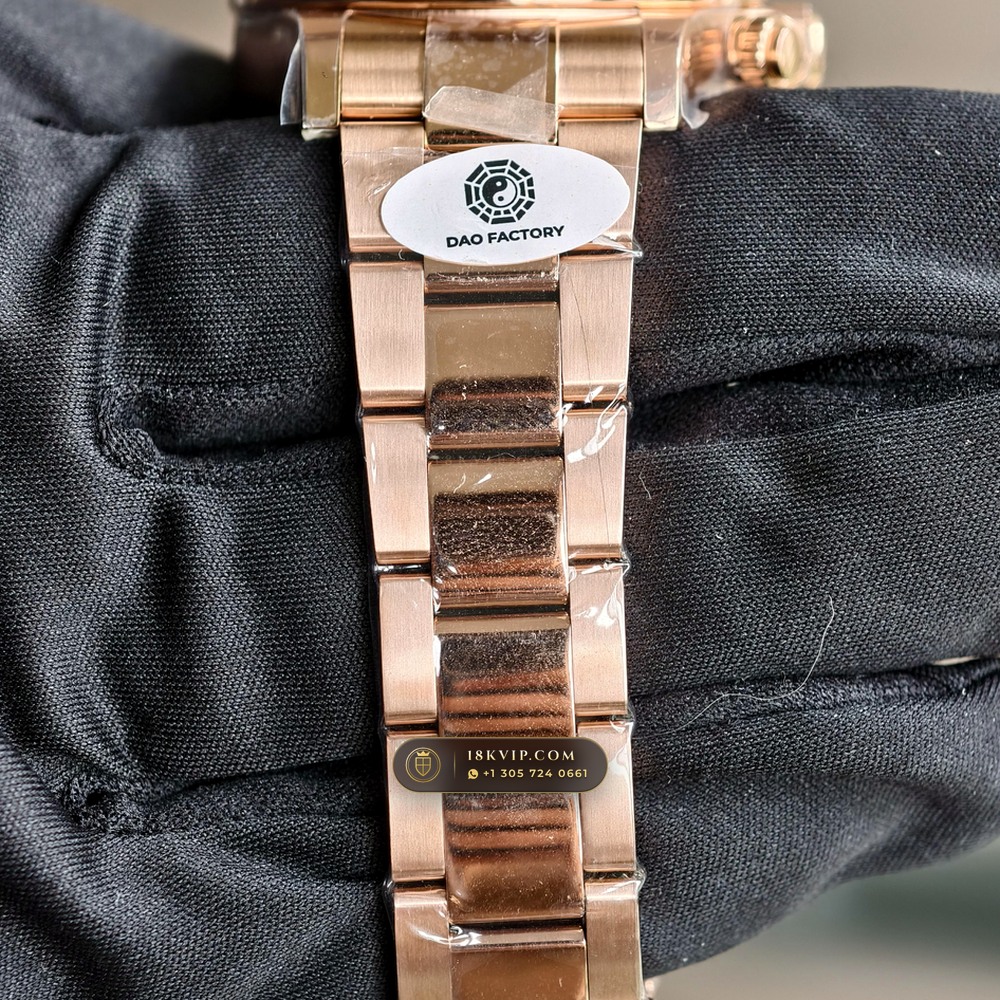 Rolex Cosmograph Daytona 18K Everose Gold Chronometer Regulated Spec Ref. 126505 — Private Vault Edition — Studio Gallery Plate VI in 18K Rose Gold Au750 (216.6g Verified Mass, Rolex Manufacture Cal. 4131 - 72h Power Reserve)