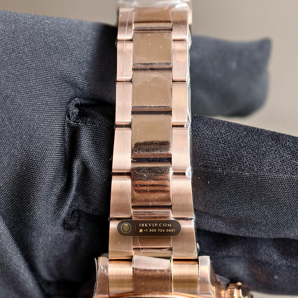 Rolex Cosmograph Daytona 18K Everose Gold Chronometer Regulated Spec Ref. 126505 — Private Vault Edition — Studio Gallery Plate VII in 18K Rose Gold Au750 (216.6g Verified Mass, Rolex Manufacture Cal. 4131 - 72h Power Reserve)