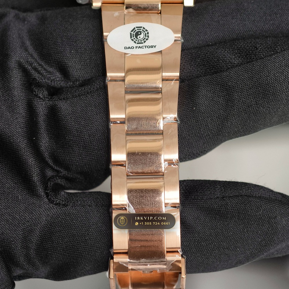 Rolex Cosmograph Daytona 18K Everose Gold Geneva Atelier Spec Ref. 116505 — Private Vault Edition — Studio Gallery Plate V in 18K Rose Gold Au750 (216.6g Verified Mass, Rolex Manufacture Cal. 4130 - 72h Power Reserve)