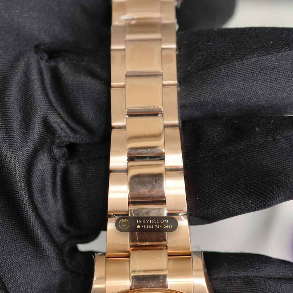 Rolex Cosmograph Daytona 18K Everose Gold Geneva Atelier Spec Ref. 116505 — Private Vault Edition — Studio Gallery Plate VI in 18K Rose Gold Au750 (216.6g Verified Mass, Rolex Manufacture Cal. 4130 - 72h Power Reserve)