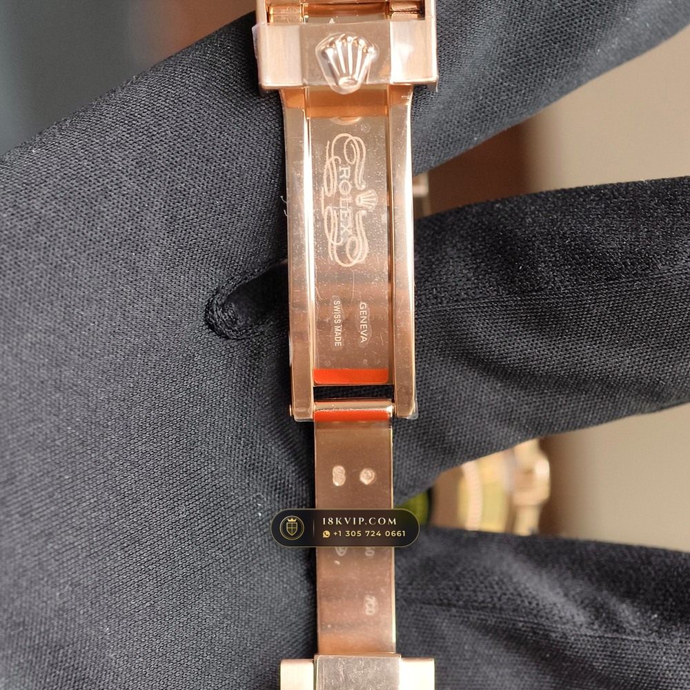Rolex Cosmograph Daytona 18K Everose Gold Geneva Atelier Spec Ref. 116505 — Private Vault Edition — Studio Gallery Plate IX in 18K Rose Gold Au750 (216.6g Verified Mass, Rolex Manufacture Cal. 4130 - 72h Power Reserve)