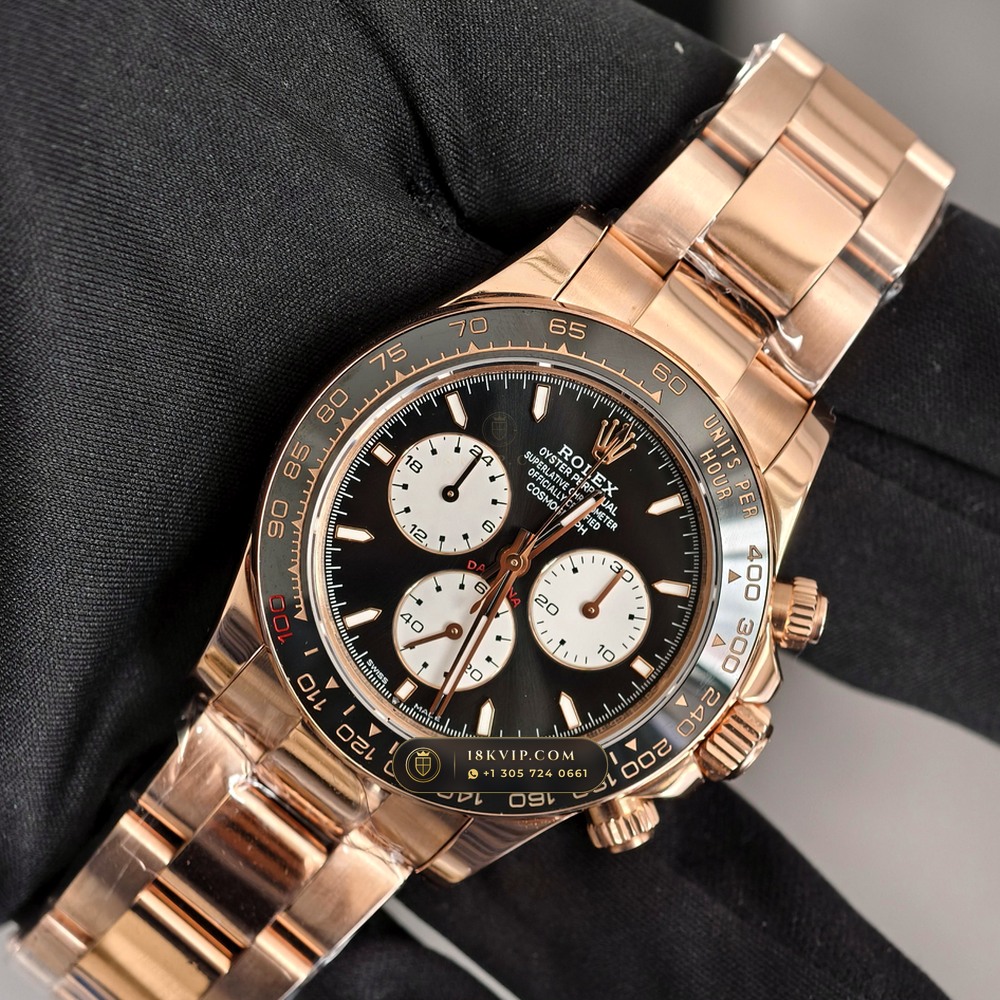 Rolex Cosmograph Daytona Le Mans 100th Anniversary 18K Everose Gold Deep Crystal Optics Ref. 126525LN — Private Vault Edition — Studio Gallery Plate II in 18K Rose Gold Au750 (216.1g Verified Mass, Rolex Manufacture Cal. 4132 - 24h Le Mans)