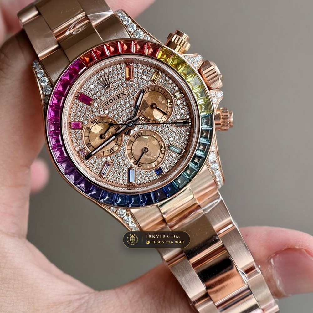 Rolex Cosmograph Daytona Rainbow Full Diamond Pave Dial 18K Everose Gold Ref. 116595RBOW — Private Vault Edition — Studio Gallery Plate II in 18K Rose Gold Au750 (216.5g Verified Mass, Rolex Manufacture Cal. 4130 - 72h Power Reserve)