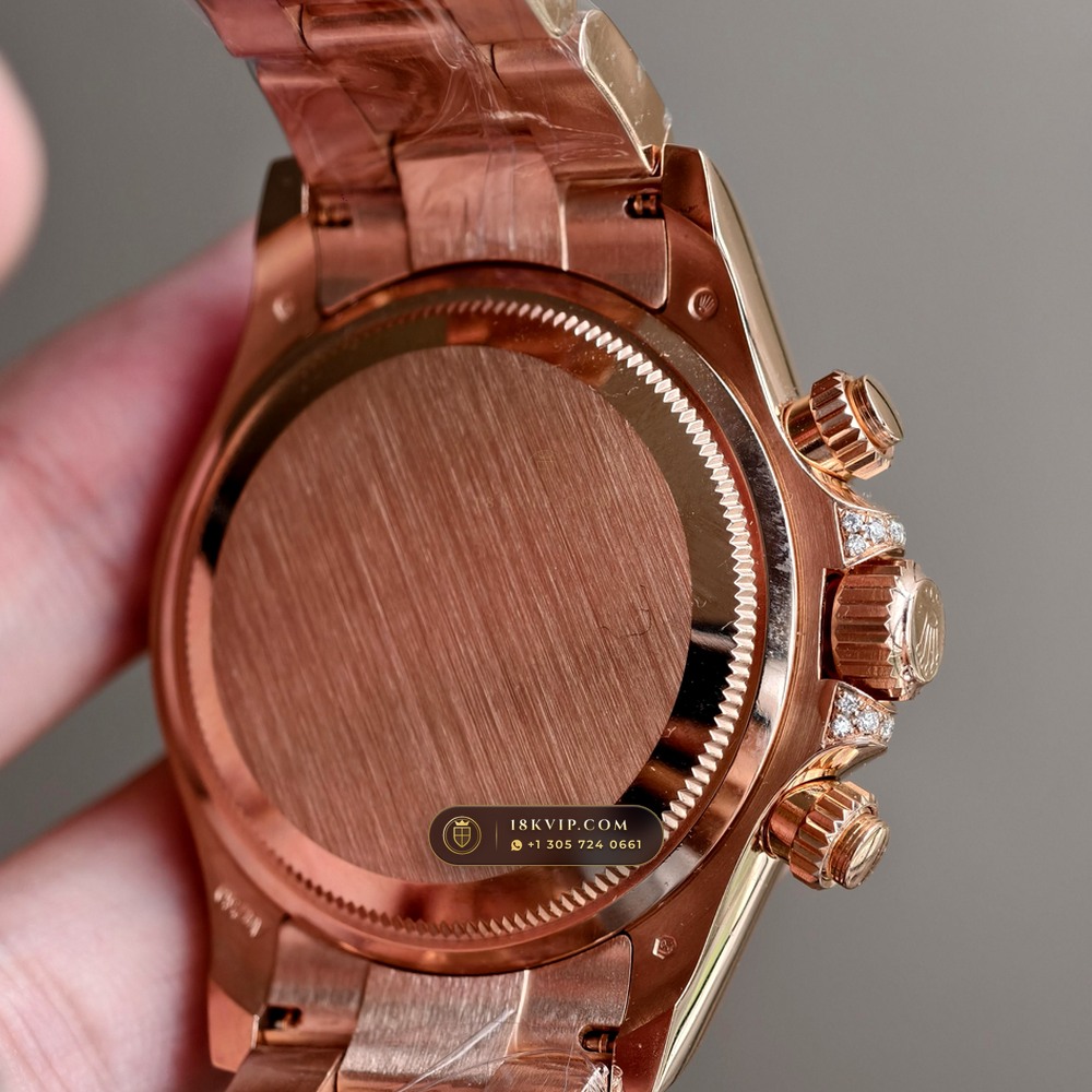 Rolex Cosmograph Daytona Rainbow Full Diamond Pave Dial 18K Everose Gold Ref. 116595RBOW — Private Vault Edition — Studio Gallery Plate VII in 18K Rose Gold Au750 (216.5g Verified Mass, Rolex Manufacture Cal. 4130 - 72h Power Reserve)
