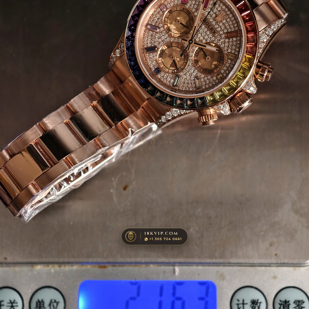 Rolex Cosmograph Daytona Rainbow Full Diamond Pave Dial 18K Everose Gold Ref. 116595RBOW — Private Vault Edition — Studio Gallery Plate IX in 18K Rose Gold Au750 (216.5g Verified Mass, Rolex Manufacture Cal. 4130 - 72h Power Reserve)
