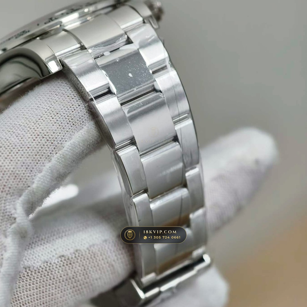 Rolex Cosmograph Daytona 18K White Gold Hand-Chamfered Bevel Spec Ref. 126509 — Private Vault Edition — Studio Gallery Plate VI in 18K White Gold Au750 (216.9g Verified Mass, Rolex Manufacture Cal. 4131 - 72h Power Reserve)