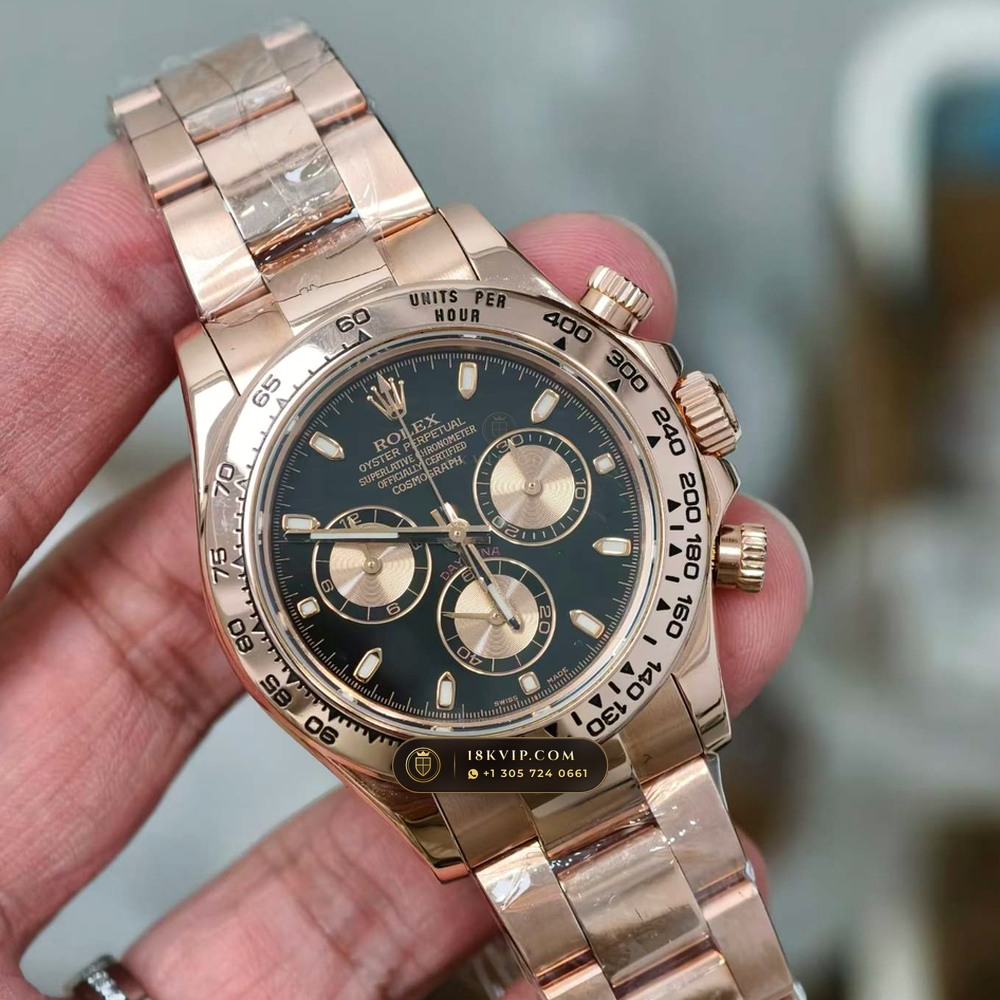 Rolex Cosmograph Daytona 18K Everose Gold Deep Crystal Optics Ref. 116505 — Private Vault Edition — Studio Gallery Plate II in 18K Rose Gold Au750 (216.8g Verified Mass, Rolex Manufacture Cal. 4130 - 72h Power Reserve)