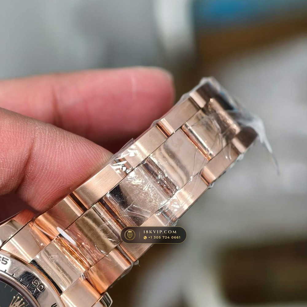 Rolex Cosmograph Daytona 18K Everose Gold Deep Crystal Optics Ref. 116505 — Private Vault Edition — Studio Gallery Plate VII in 18K Rose Gold Au750 (216.8g Verified Mass, Rolex Manufacture Cal. 4130 - 72h Power Reserve)