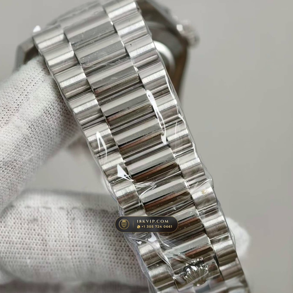 Rolex Day-Date 40 18K White Gold Ref. 228239 — Private Vault Edition — Studio Gallery Plate VI in 18K White Gold Au750 (210.7g Verified Mass, Rolex Manufacture Cal. 3255 - 70h Power Reserve)