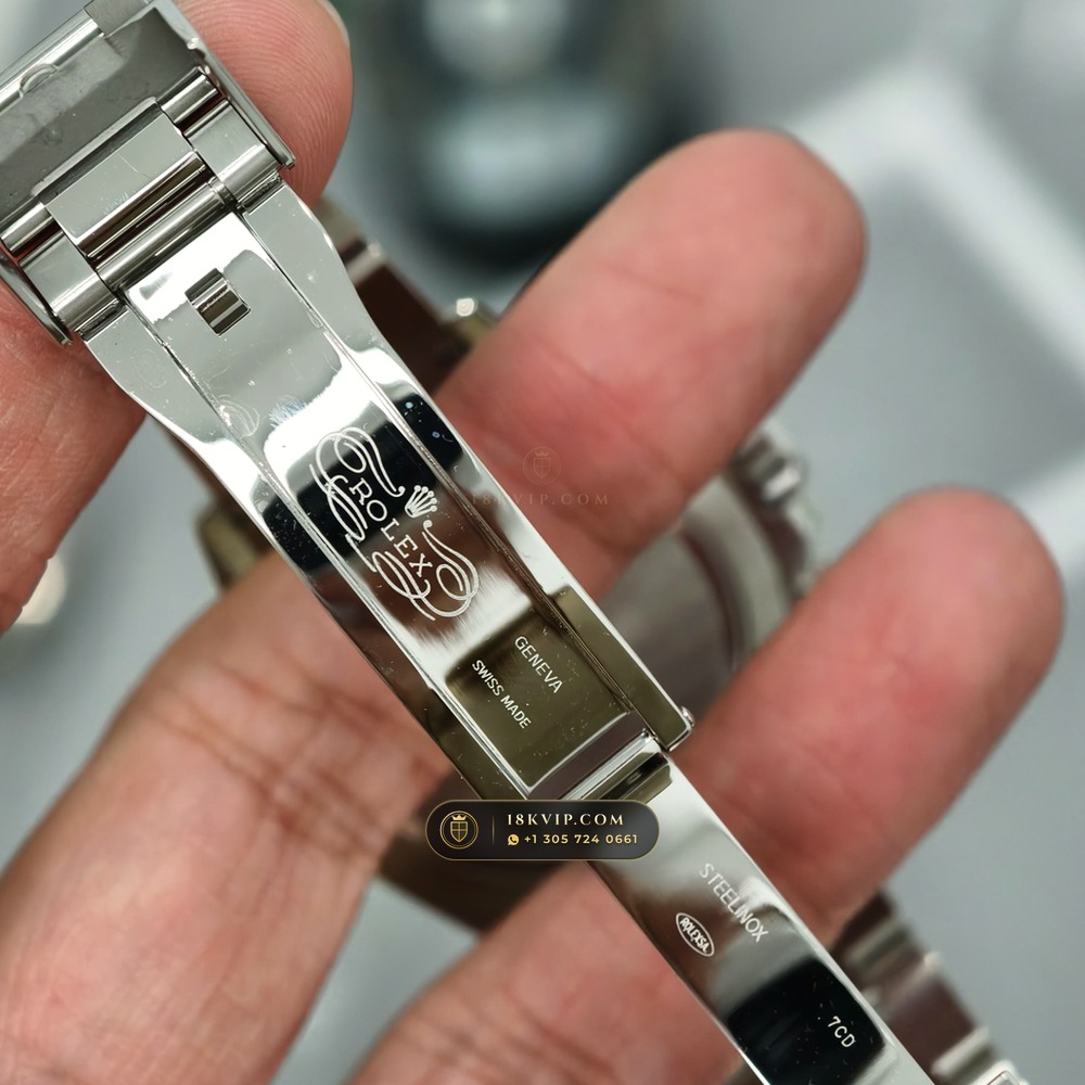 Rolex Cosmograph Daytona Chronometer Regulated Spec Ref. 116520 — Private Vault Edition — Studio Gallery Plate VII in 904L Stainless Steel Custom Architecture (143.2g Verified Mass, Rolex Manufacture Cal. 4130 - 72h Power Reserve)