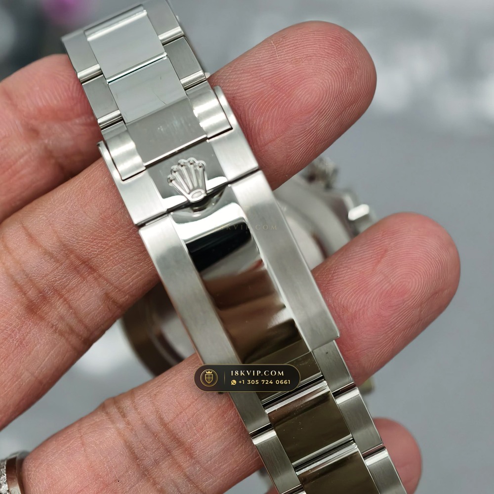 Rolex Cosmograph Daytona Chronometer Regulated Spec Ref. 116520 — Private Vault Edition — Studio Gallery Plate VIII in 904L Stainless Steel Custom Architecture (143.2g Verified Mass, Rolex Manufacture Cal. 4130 - 72h Power Reserve)