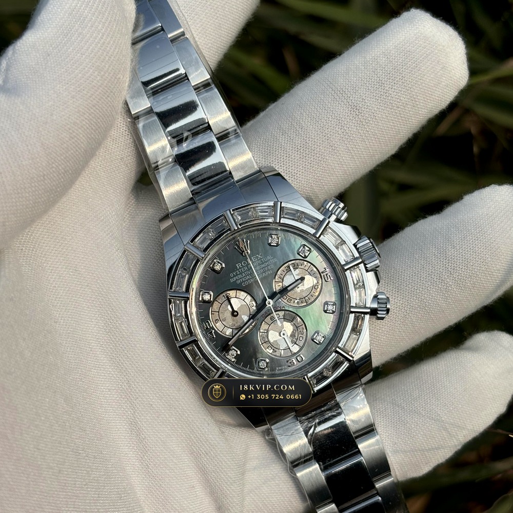 Rolex Cosmograph Daytona Iridescent Natural Mother-of-Pearl Dial Diamond-Set Bezel 18K White Gold Ref. 126589RBR — Private Vault Edition — Studio Gallery Plate II in 18K White Gold Au750 (216.3g Verified Mass, Rolex Manufacture Cal. 4131 - 72h Power Reserve)
