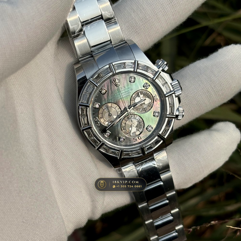Rolex Cosmograph Daytona Iridescent Natural Mother-of-Pearl Dial Diamond-Set Bezel 18K White Gold Ref. 126589RBR — Private Vault Edition — Studio Gallery Plate III in 18K White Gold Au750 (216.3g Verified Mass, Rolex Manufacture Cal. 4131 - 72h Power Reserve)
