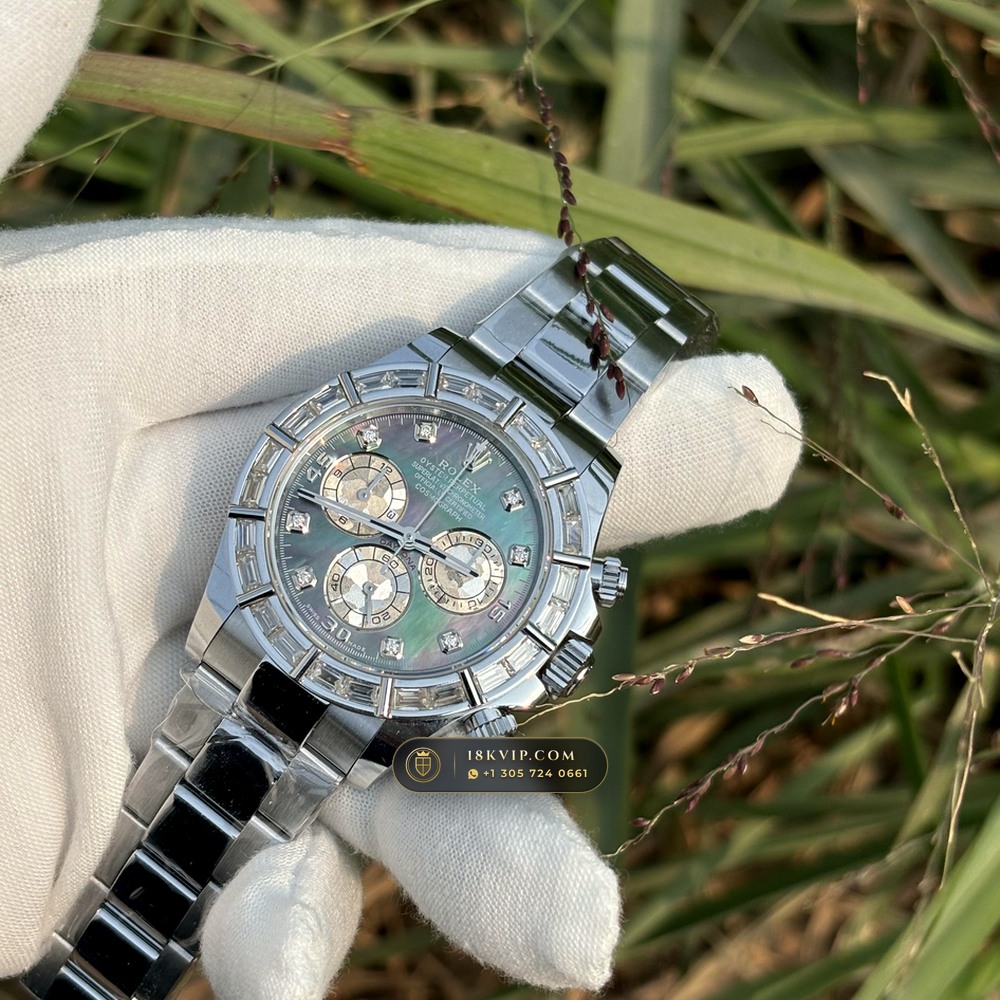 Rolex Cosmograph Daytona Iridescent Natural Mother-of-Pearl Dial Diamond-Set Bezel 18K White Gold Ref. 126589RBR — Private Vault Edition — Studio Gallery Plate VI in 18K White Gold Au750 (216.3g Verified Mass, Rolex Manufacture Cal. 4131 - 72h Power Reserve)