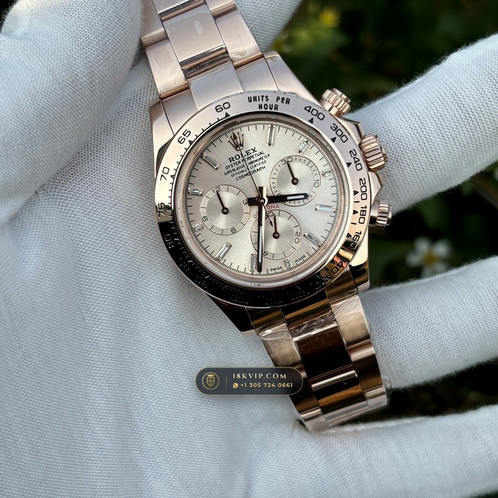 Rolex Cosmograph Daytona 18K Everose Gold Chronometer Regulated Spec Ref. 116505 — Private Vault Edition — Studio Gallery Plate II in 18K Rose Gold Au750 (216.5g Verified Mass, Rolex Manufacture Cal. 4130 - 72h Power Reserve)