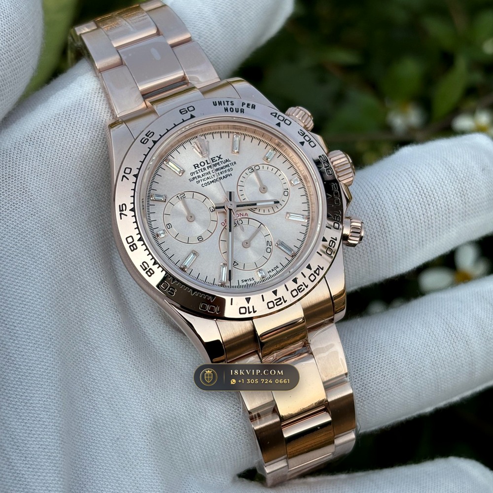 Rolex Cosmograph Daytona 18K Everose Gold Chronometer Regulated Spec Ref. 116505 — Private Vault Edition — Studio Gallery Plate III in 18K Rose Gold Au750 (216.5g Verified Mass, Rolex Manufacture Cal. 4130 - 72h Power Reserve)