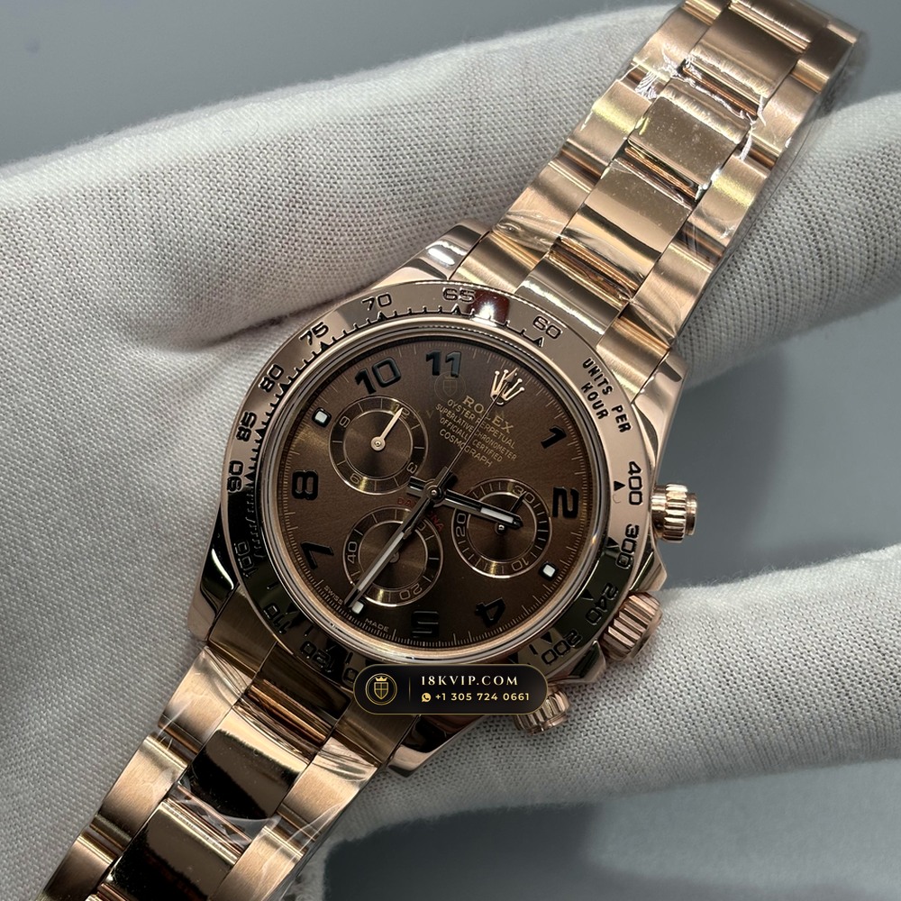 Rolex Cosmograph Daytona 18K Everose Gold Hand-Chamfered Bevel Spec Ref. 116505 — Private Vault Edition — Studio Gallery Plate II in 18K Rose Gold Au750 (216.7g Verified Mass, Rolex Manufacture Cal. 4130 - 72h Power Reserve)
