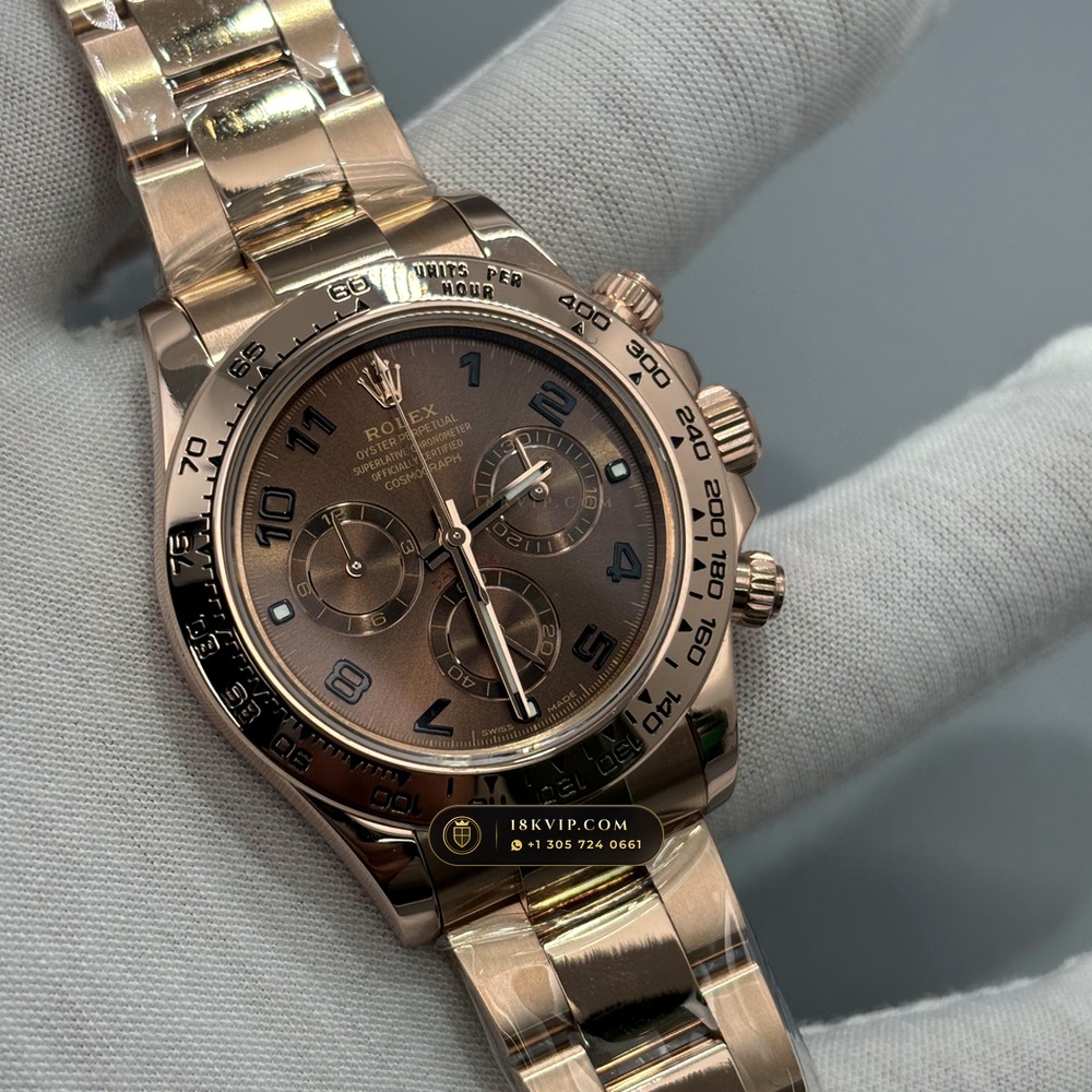Rolex Cosmograph Daytona 18K Everose Gold Hand-Chamfered Bevel Spec Ref. 116505 — Private Vault Edition — Studio Gallery Plate VI in 18K Rose Gold Au750 (216.7g Verified Mass, Rolex Manufacture Cal. 4130 - 72h Power Reserve)