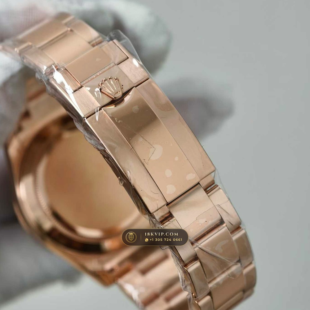 Rolex Cosmograph Daytona 18K Everose Gold Geneva Atelier Spec Ref. 126505 — Private Vault Edition — Studio Gallery Plate VI in 18K Rose Gold Au750 (216.4g Verified Mass, Rolex Manufacture Cal. 4131 - 72h Power Reserve)