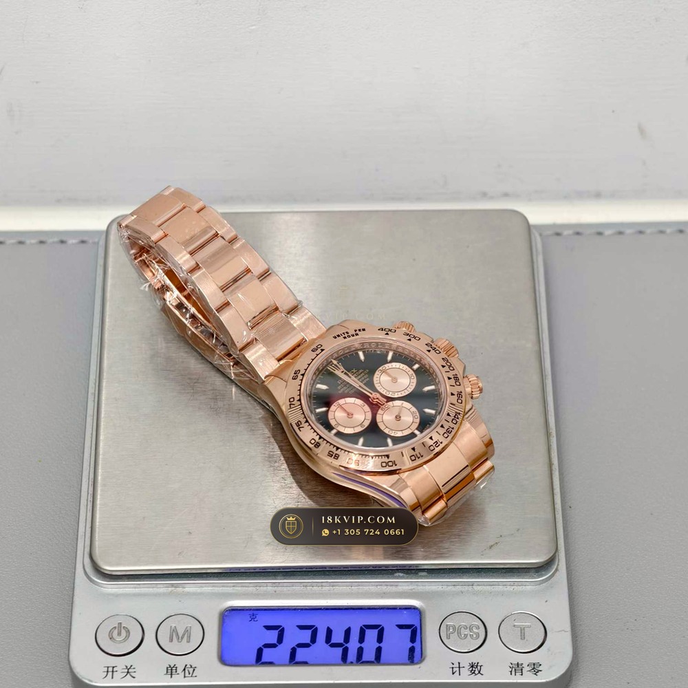 Rolex Cosmograph Daytona 18K Everose Gold Geneva Atelier Spec Ref. 126505 — Private Vault Edition — Studio Gallery Plate VIII in 18K Rose Gold Au750 (216.4g Verified Mass, Rolex Manufacture Cal. 4131 - 72h Power Reserve)