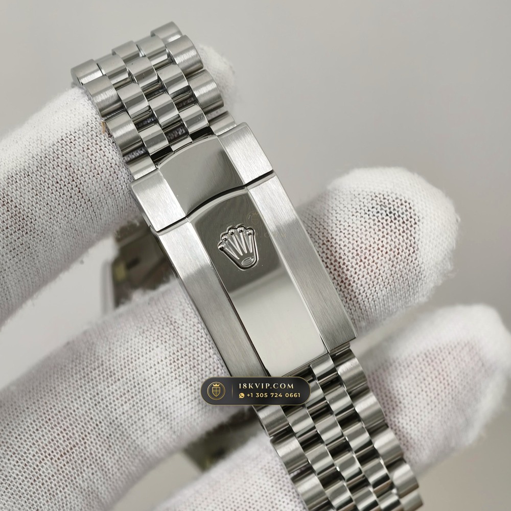 Rolex Datejust 36 Sunray Emerald / Khaki Green Dial Ref. 126231 — Private Vault Edition — Studio Gallery Plate VI in 18K Gold & 904L Oystersteel Rolesor (130.1g Verified Mass, Rolex Manufacture Cal. 3235 - 70h Power Reserve)