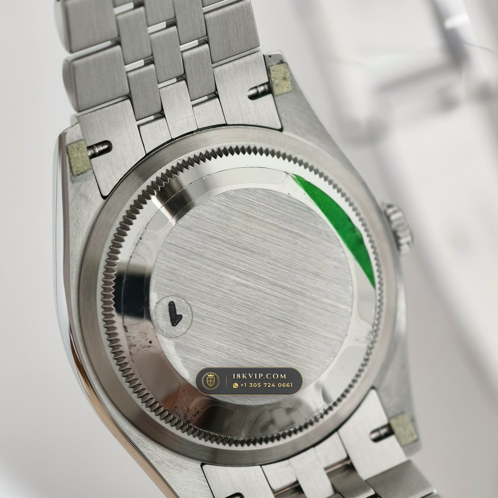 Rolex Datejust 36 Sunray Emerald / Khaki Green Dial Ref. 126231 — Private Vault Edition — Studio Gallery Plate VIII in 18K Gold & 904L Oystersteel Rolesor (130.1g Verified Mass, Rolex Manufacture Cal. 3235 - 70h Power Reserve)