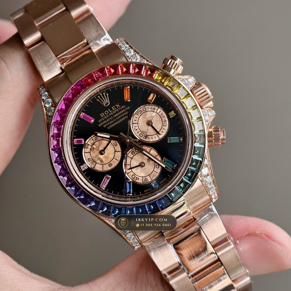 Rolex Cosmograph Daytona Rainbow Sapphire Bezel 18K Everose Gold Ref. 116595RBOW — Private Vault Edition — Studio Gallery Plate II in 18K Rose Gold Au750 (216.9g Verified Mass, Rolex Manufacture Cal. 4130 - 72h Power Reserve)
