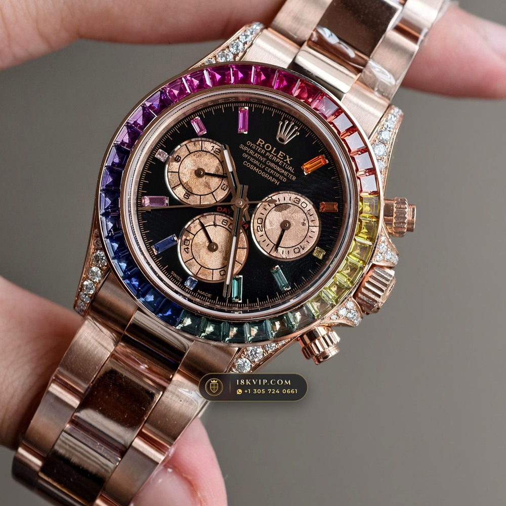 Rolex Cosmograph Daytona Rainbow Sapphire Bezel 18K Everose Gold Ref. 116595RBOW — Private Vault Edition — Studio Gallery Plate III in 18K Rose Gold Au750 (216.9g Verified Mass, Rolex Manufacture Cal. 4130 - 72h Power Reserve)