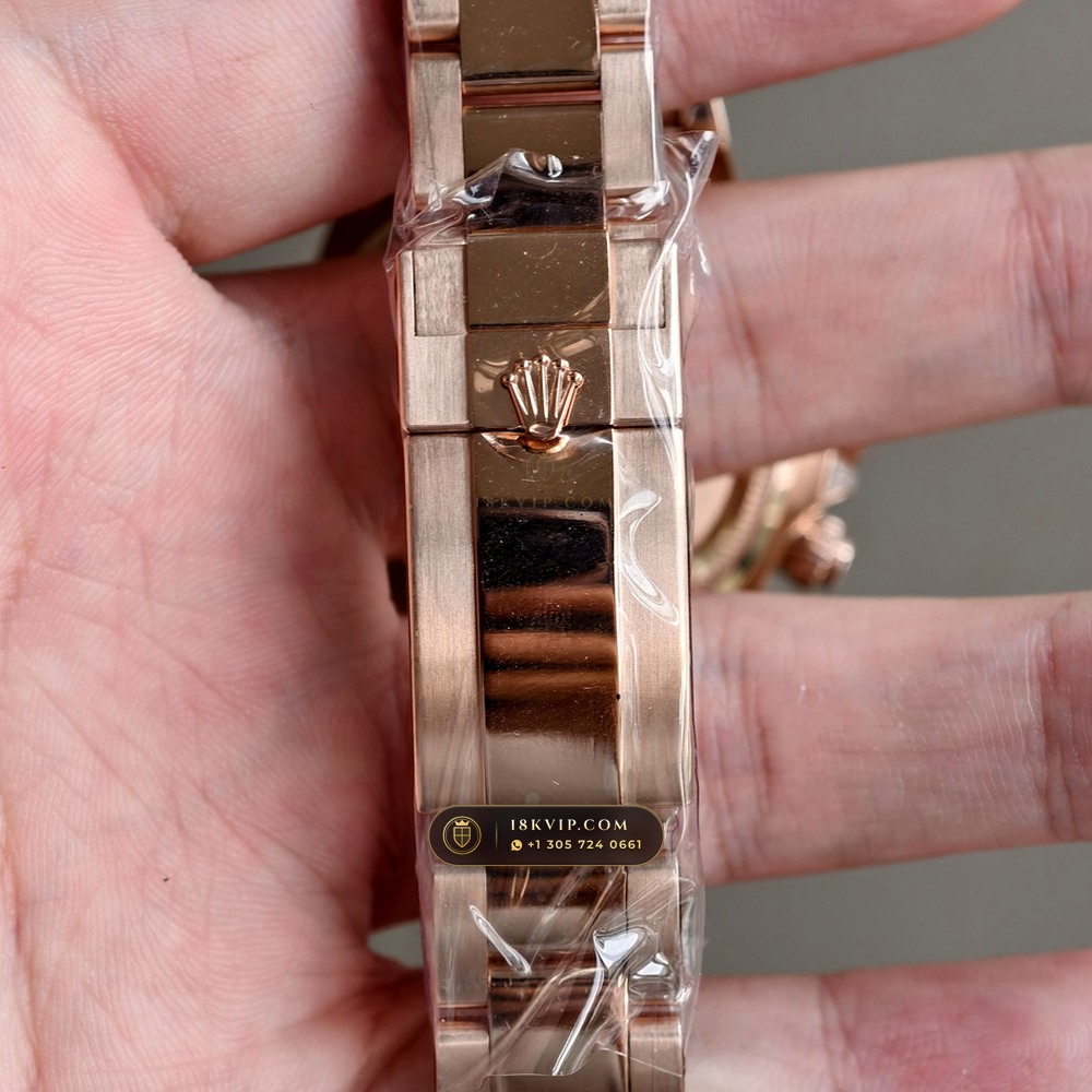 Rolex Cosmograph Daytona Rainbow Sapphire Bezel 18K Everose Gold Ref. 116595RBOW — Private Vault Edition — Studio Gallery Plate VIII in 18K Rose Gold Au750 (216.9g Verified Mass, Rolex Manufacture Cal. 4130 - 72h Power Reserve)