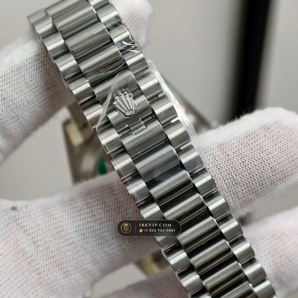 Rolex Day-Date 40 18K White Gold Geneva Atelier Spec Ref. 228239 — Private Vault Edition — Studio Gallery Plate V in 18K White Gold Au750 (210.9g Verified Mass, Rolex Manufacture Cal. 3255 - 70h Power Reserve)