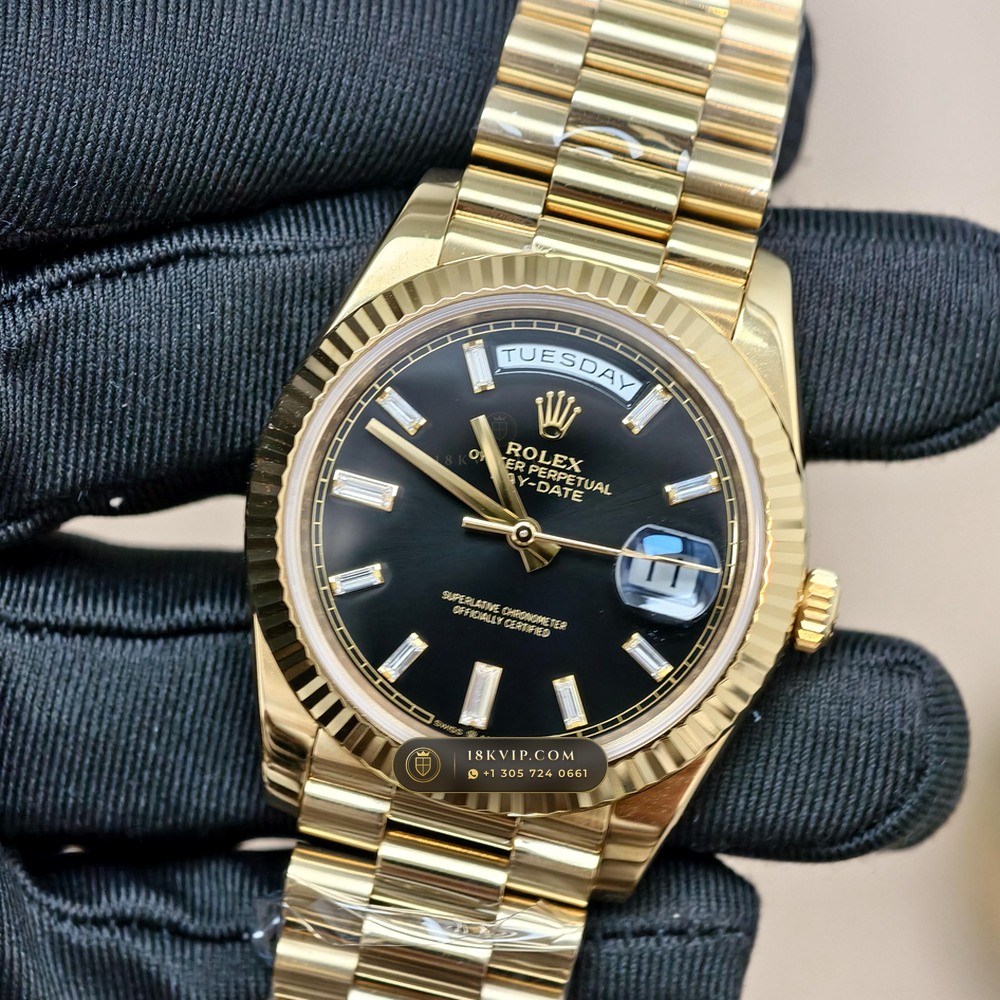 Rolex Day-Date 40 18K Yellow Gold Deep Crystal Optics Ref. 228238 — Private Vault Edition — Studio Gallery Plate II in 18K Yellow Gold Au750 (210.4g Verified Mass, Rolex Manufacture Cal. 3255 - 70h Power Reserve)