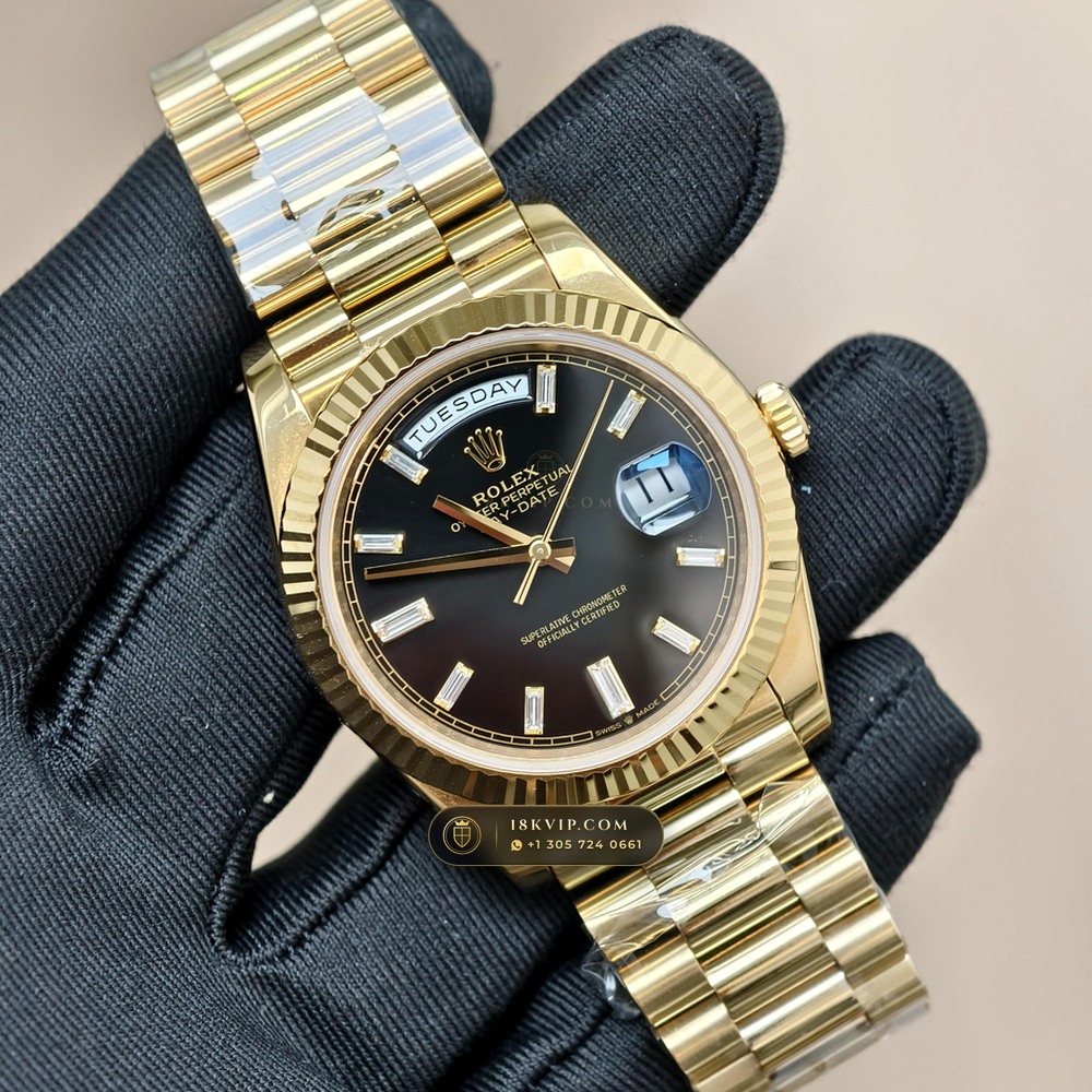 Rolex Day-Date 40 18K Yellow Gold Deep Crystal Optics Ref. 228238 — Private Vault Edition — Studio Gallery Plate III in 18K Yellow Gold Au750 (210.4g Verified Mass, Rolex Manufacture Cal. 3255 - 70h Power Reserve)