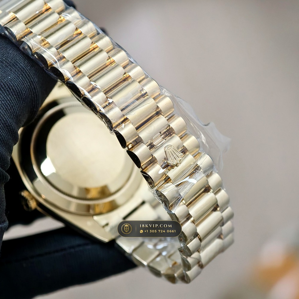 Rolex Day-Date 40 18K Yellow Gold Deep Crystal Optics Ref. 228238 — Private Vault Edition — Studio Gallery Plate IV in 18K Yellow Gold Au750 (210.4g Verified Mass, Rolex Manufacture Cal. 3255 - 70h Power Reserve)