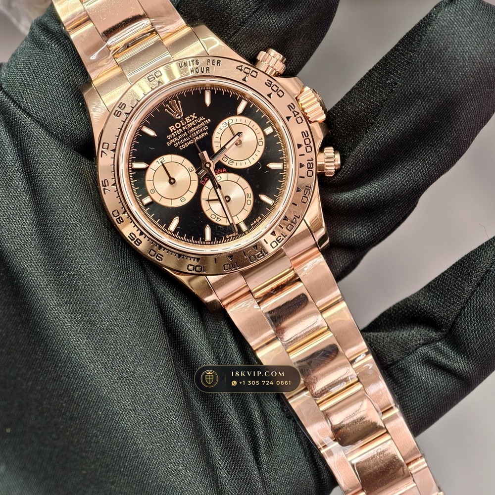 Rolex Cosmograph Daytona 18K Everose Gold Hand-Chamfered Bevel Spec Ref. 126505 — Private Vault Edition — Studio Gallery Plate II in 18K Rose Gold Au750 (216.6g Verified Mass, Rolex Manufacture Cal. 4131 - 72h Power Reserve)