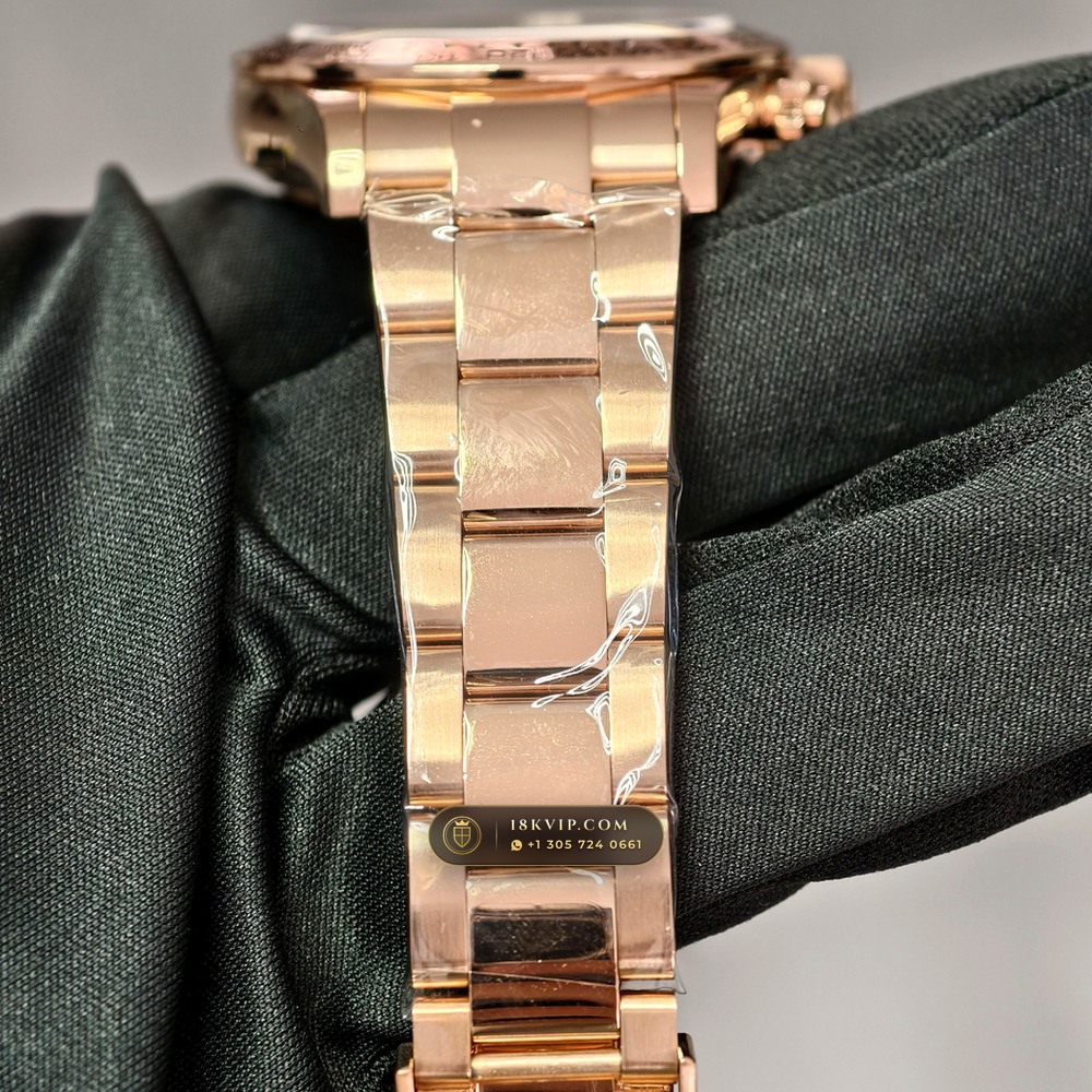 Rolex Cosmograph Daytona 18K Everose Gold Hand-Chamfered Bevel Spec Ref. 126505 — Private Vault Edition — Studio Gallery Plate VI in 18K Rose Gold Au750 (216.6g Verified Mass, Rolex Manufacture Cal. 4131 - 72h Power Reserve)