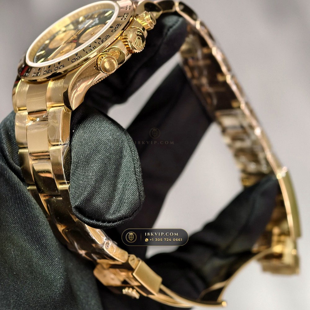 Rolex Cosmograph Daytona 18K Yellow Gold Custom SW Dial Deep Crystal Optics Ref. 126508 — Private Vault Edition — Studio Gallery Plate VI in 18K Yellow Gold Au750 (216.9g Verified Mass, Rolex Manufacture Cal. 4131 - 72h Power Reserve)