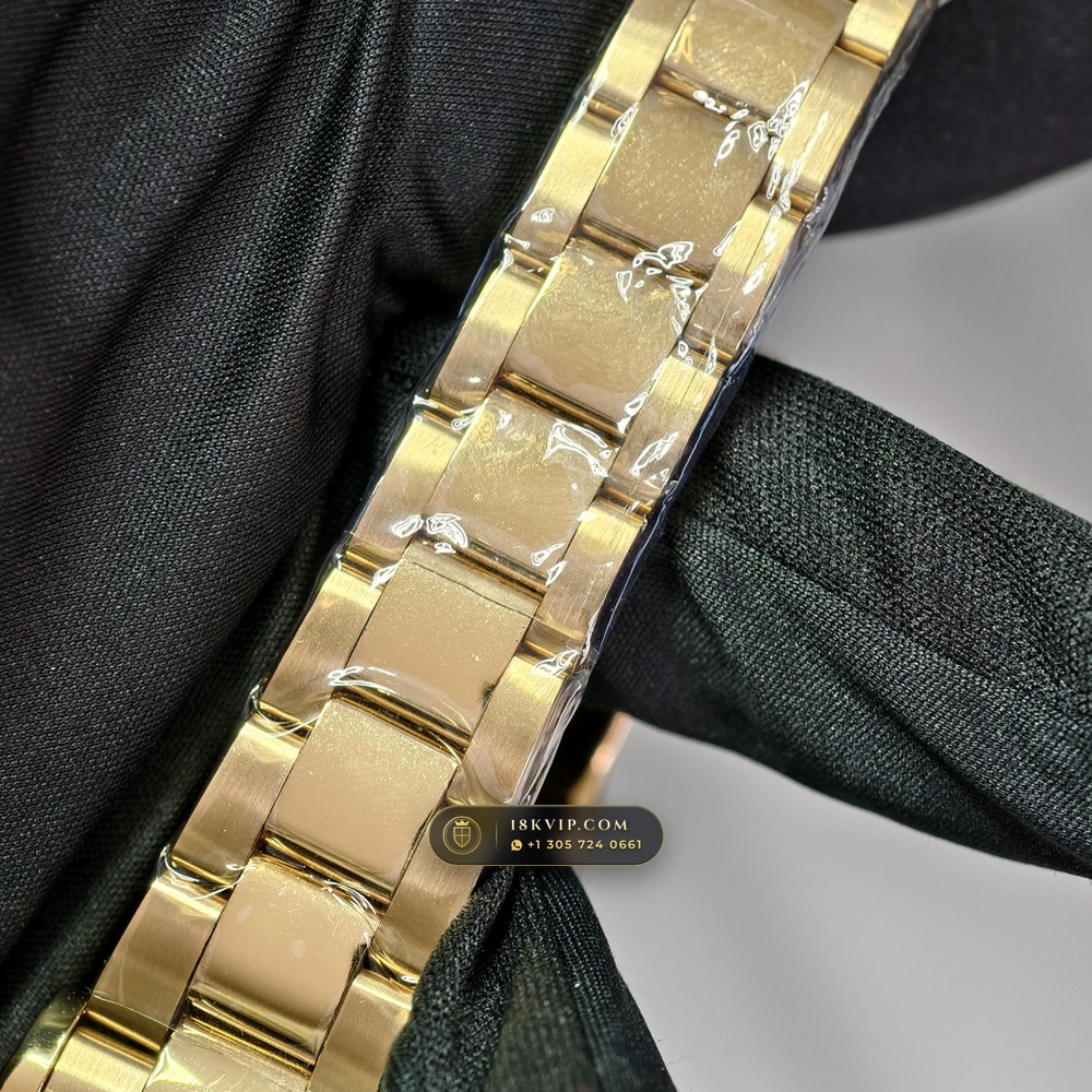 Rolex Cosmograph Daytona 18K Yellow Gold Custom SW Dial Deep Crystal Optics Ref. 126508 — Private Vault Edition — Studio Gallery Plate VII in 18K Yellow Gold Au750 (216.9g Verified Mass, Rolex Manufacture Cal. 4131 - 72h Power Reserve)