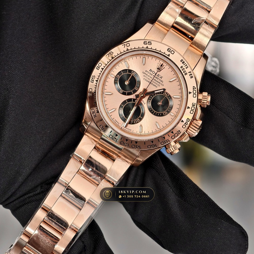 Rolex Cosmograph Daytona 18K Everose Gold Sapphire Caseback Spec Ref. 126505 — Private Vault Edition — Studio Gallery Plate II in 18K Rose Gold Au750 (216.1g Verified Mass, Rolex Manufacture Cal. 4131 - 72h Power Reserve)