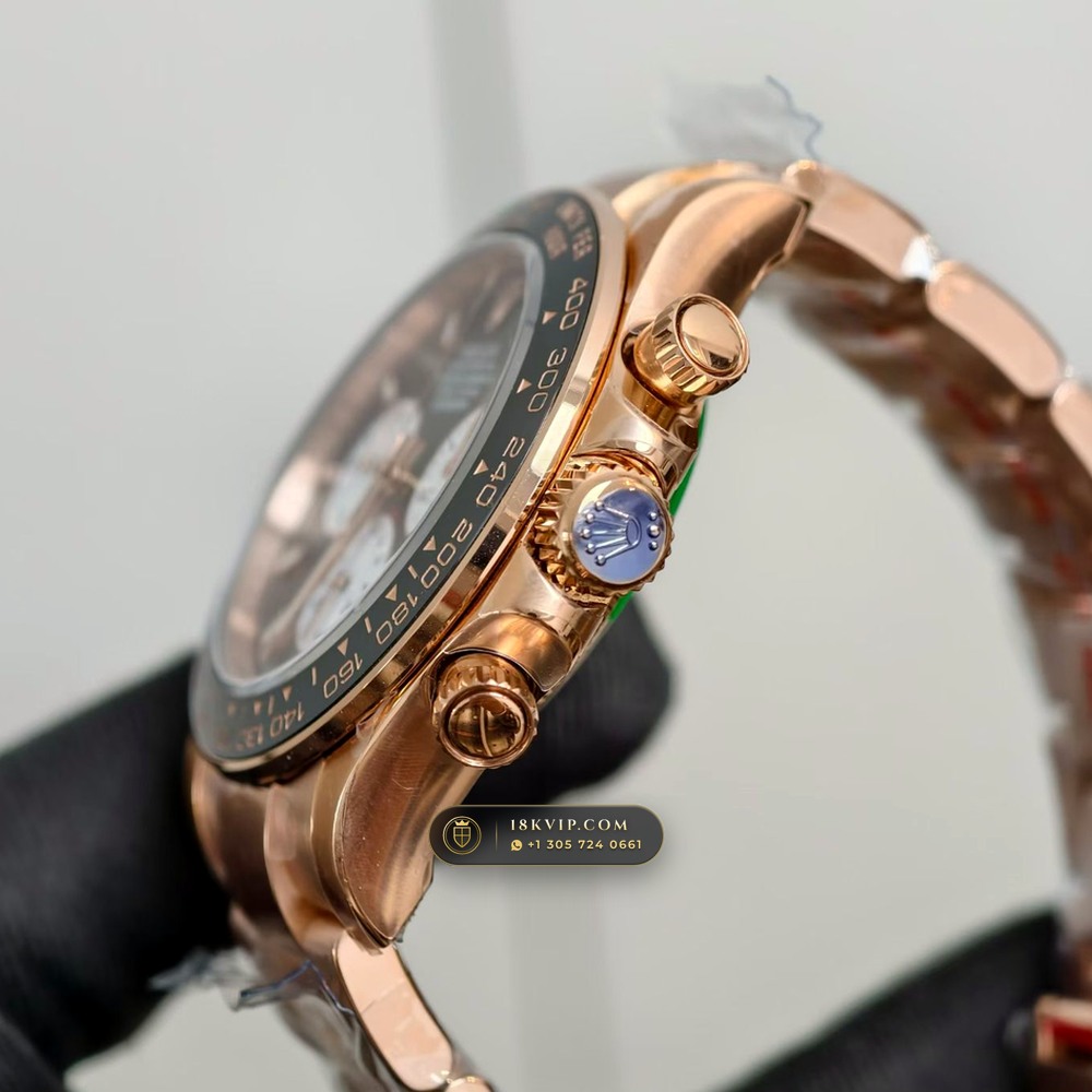 Rolex Cosmograph Daytona Le Mans 100th Anniversary 18K Everose Gold Chronometer Regulated Spec Ref. 126525LN — Private Vault Edition — Studio Gallery Plate IV in 18K Rose Gold Au750 (216.9g Verified Mass, Rolex Manufacture Cal. 4132 - 24h Le Mans)
