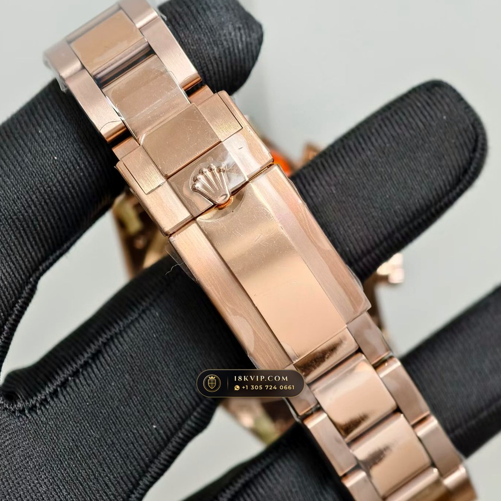 Rolex Cosmograph Daytona Le Mans 100th Anniversary 18K Everose Gold Chronometer Regulated Spec Ref. 126525LN — Private Vault Edition — Studio Gallery Plate V in 18K Rose Gold Au750 (216.9g Verified Mass, Rolex Manufacture Cal. 4132 - 24h Le Mans)