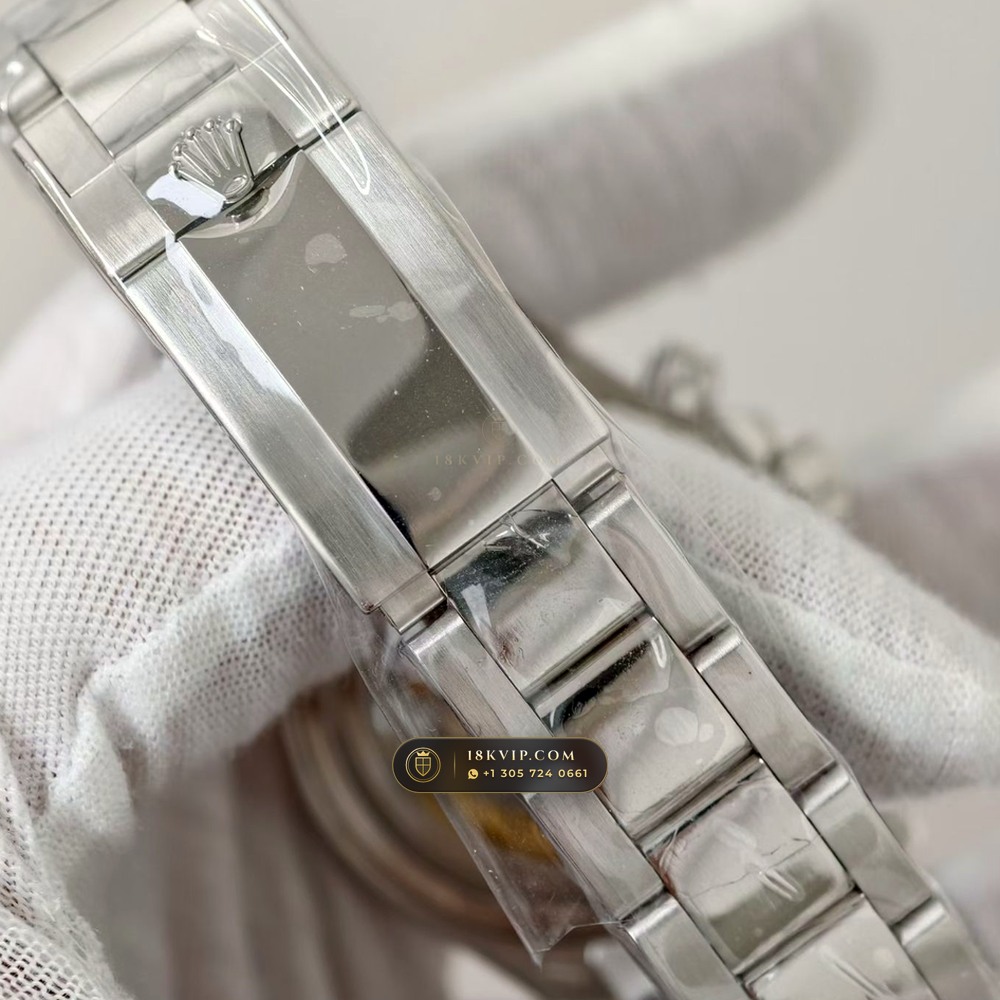 Rolex Cosmograph Daytona Le Mans 100th Anniversary 18K White Gold Free-Sprung Calibre Ref. 126529LN — Private Vault Edition — Studio Gallery Plate V in 18K White Gold Au750 (216.7g Verified Mass, Rolex Manufacture Cal. 4132 - 24h Le Mans)