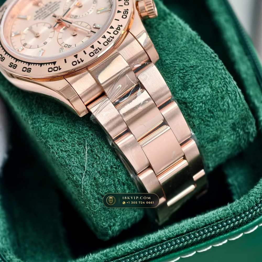 Rolex Cosmograph Daytona 18K Everose Gold Hand-Finished Buff Dial Deep Crystal Optics Ref. 116505 — Private Vault Edition — Studio Gallery Plate V in 18K Rose Gold Au750 (216.1g Verified Mass, Rolex Manufacture Cal. 4130 - 72h Power Reserve)