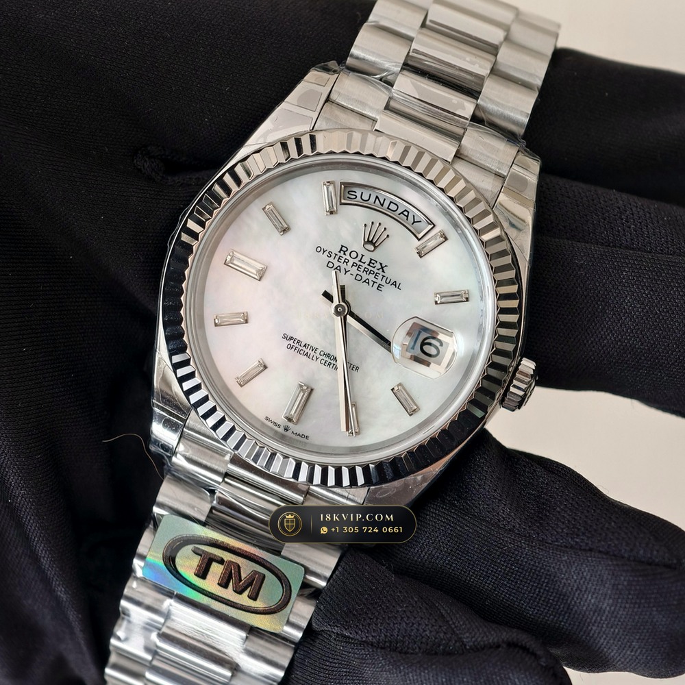 Rolex Day-Date 40 Iridescent Natural Mother-of-Pearl Dial 18K White Gold Ref. 228239 — Private Vault Edition — Studio Gallery Plate II in 18K White Gold Au750 (210.5g Verified Mass, Rolex Manufacture Cal. 3255 - 70h Power Reserve)
