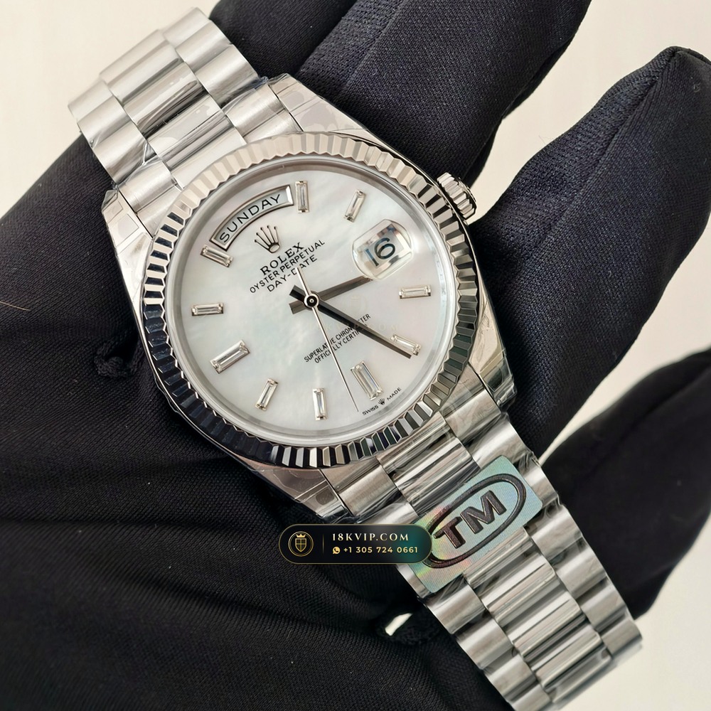 Rolex Day-Date 40 Iridescent Natural Mother-of-Pearl Dial 18K White Gold Ref. 228239 — Private Vault Edition — Studio Gallery Plate III in 18K White Gold Au750 (210.5g Verified Mass, Rolex Manufacture Cal. 3255 - 70h Power Reserve)