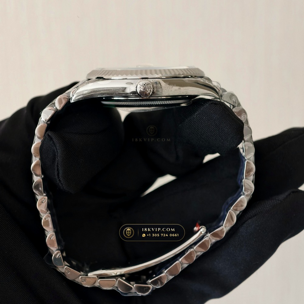 Rolex Day-Date 40 Iridescent Natural Mother-of-Pearl Dial 18K White Gold Ref. 228239 — Private Vault Edition — Studio Gallery Plate V in 18K White Gold Au750 (210.5g Verified Mass, Rolex Manufacture Cal. 3255 - 70h Power Reserve)