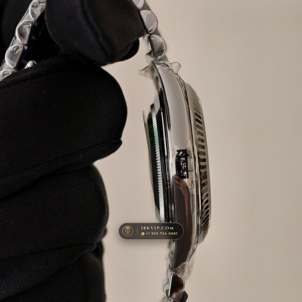 Rolex Day-Date 40 Iridescent Natural Mother-of-Pearl Dial 18K White Gold Ref. 228239 — Private Vault Edition — Studio Gallery Plate VII in 18K White Gold Au750 (210.5g Verified Mass, Rolex Manufacture Cal. 3255 - 70h Power Reserve)