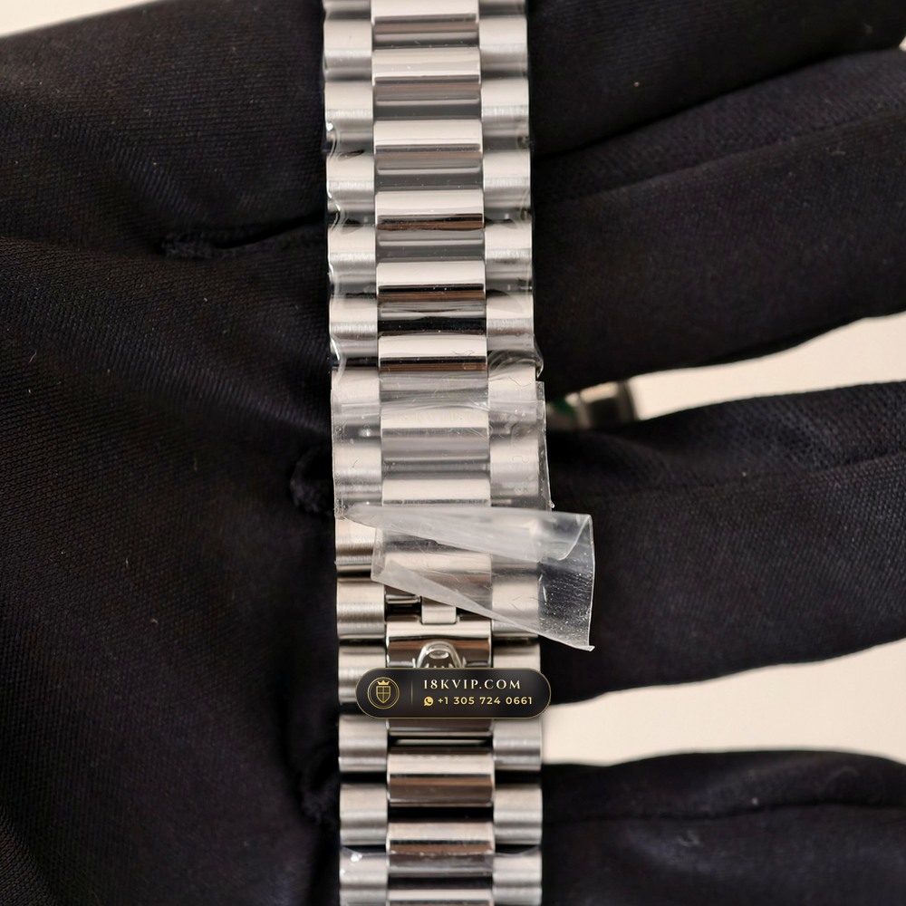 Rolex Day-Date 40 Iridescent Natural Mother-of-Pearl Dial 18K White Gold Ref. 228239 — Private Vault Edition — Studio Gallery Plate IX in 18K White Gold Au750 (210.5g Verified Mass, Rolex Manufacture Cal. 3255 - 70h Power Reserve)